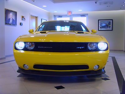 2012 challenger srt8 392 yellow jacket