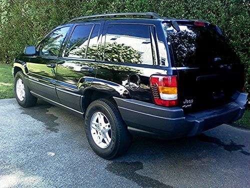 Black grand cherokee laredo in excellent condition