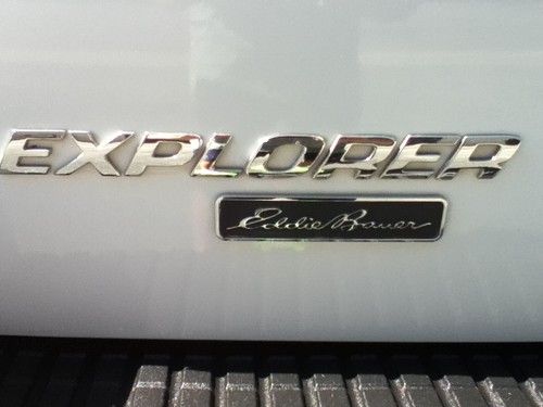 2002 Ford Explorer Eddie Bauer Sport Utility 4-Door 4.6L + Trialer Tow Package, image 3