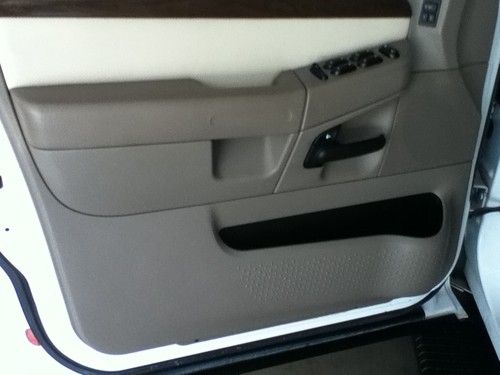 2002 Ford Explorer Eddie Bauer Sport Utility 4-Door 4.6L + Trialer Tow Package, image 4