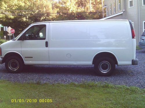 2000 gmc savana 2500 base extended cargo van 3-door 5.7l