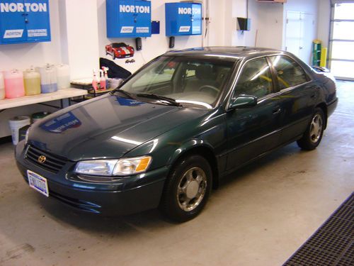 1998 toyota camry le sedan 4-door 2.2l