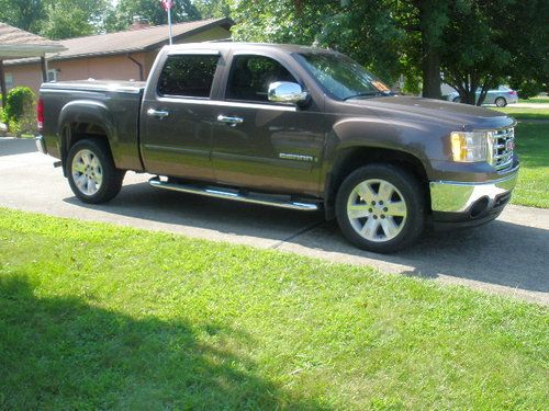 Lqqk!  lqqk!!!  2007 gmc sierra 1500 sle crew cab like new!
