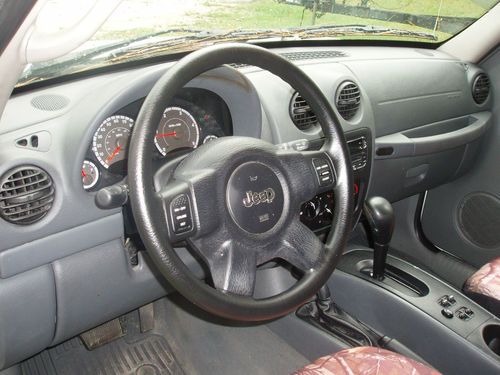 2005 Jeep Liberty Limited Sport Utility 4-Door 2.8L, image 2