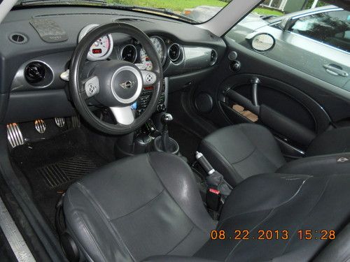 2005 mini cooper s,6 speed,supercharged,great mpg...no reserve
