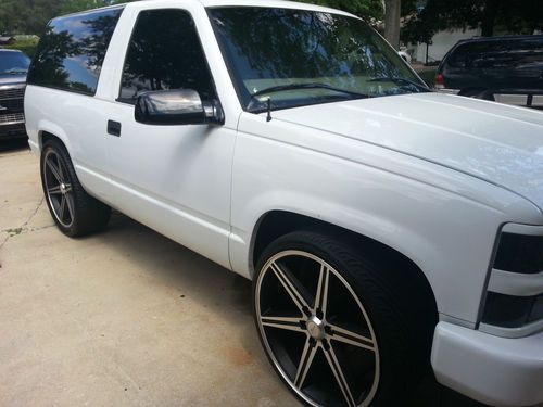 1999 chevy tahoe 4x4 2 door, only 148k original miles! custom