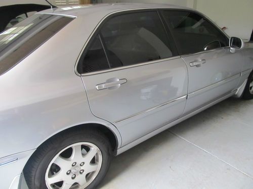 2002 acura 3.5 rl, runs and looks fantastic.