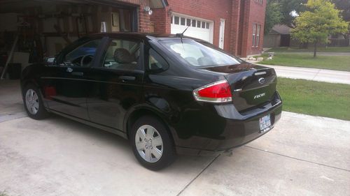 2010 ford focus s sedan 4-door 2.0l