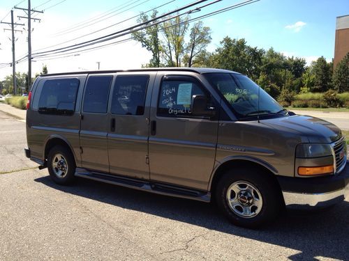 2004 gmc savana, heated seats, 20" tv, inverter, leather, dvd, bed, window shade