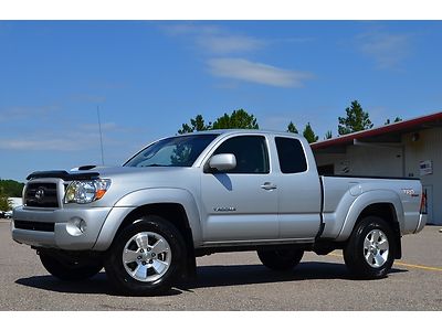 2006 toyota tacoma access cab trd sport off road very clean no rust low reserve