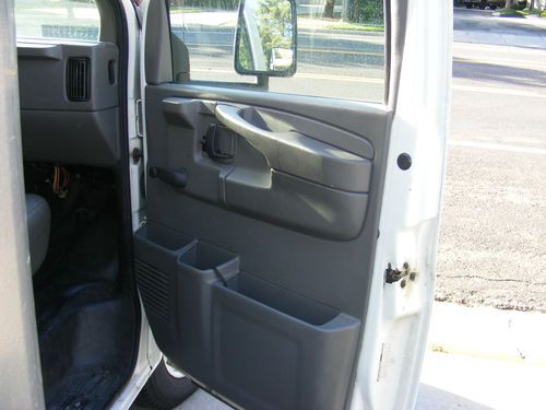 15' BOX TRUCK w / LOADING RAMP & OVERHEAD ROLLING DOOR, image 6