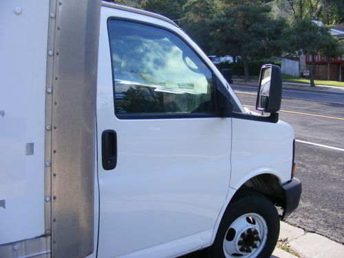 15' BOX TRUCK w / LOADING RAMP & OVERHEAD ROLLING DOOR, image 15