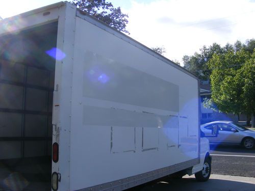 15' BOX TRUCK w / LOADING RAMP & OVERHEAD ROLLING DOOR, image 19