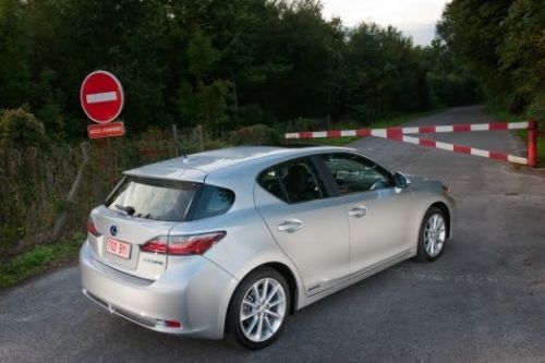 2011 lexus ct200h hatchback with navigation, low miles!