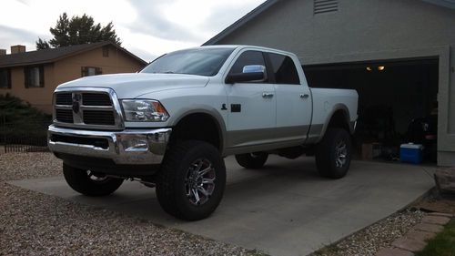 Dodge ram 2500 lift lifted 8&#034; 20&#034; tires crew cab 6.7 diesel laramie leather navi