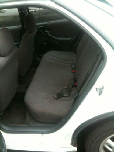 2001 Pontiac Sunfire SE Sedan 4-Door 2.2L, image 3