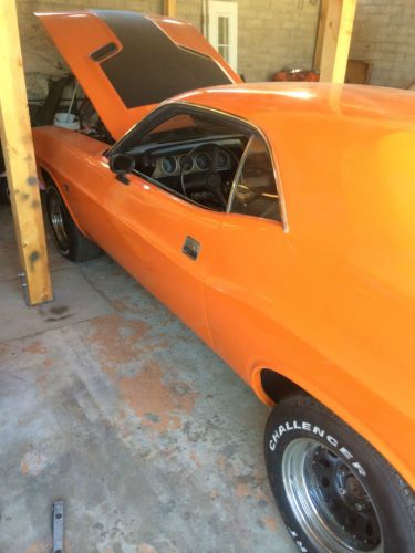 Dodge challenger 1970 r/t 440 u code a33 track pac bumble bee hemi orange 4speed