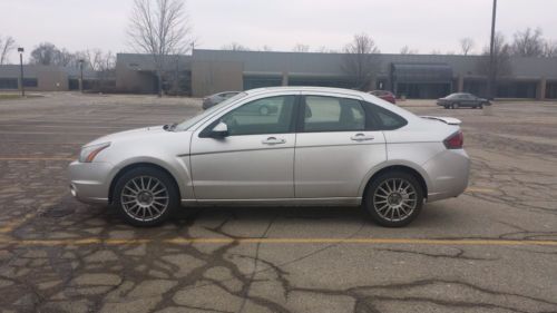 2010 ford focus ses sedan 4-door 2.0l_low miles_heated leather_sync_no reserve