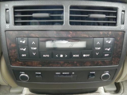 2009 Toyota Land Cruiser, Htd leather, roof, NAV, DVD, Cool Box! White, image 2