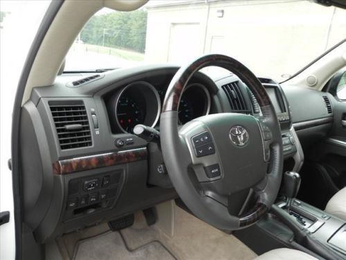 2009 Toyota Land Cruiser, Htd leather, roof, NAV, DVD, Cool Box! White, image 5