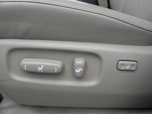 2009 Toyota Land Cruiser, Htd leather, roof, NAV, DVD, Cool Box! White, image 9