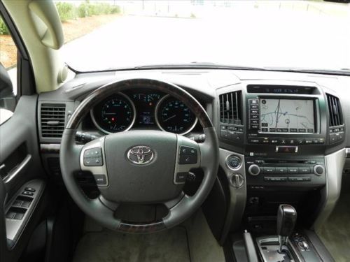 2009 Toyota Land Cruiser, Htd leather, roof, NAV, DVD, Cool Box! White, image 11