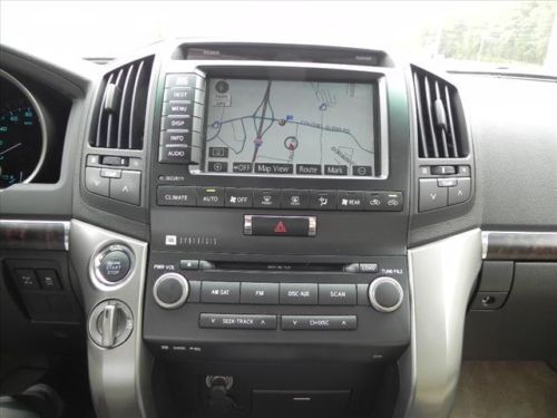 2009 Toyota Land Cruiser, Htd leather, roof, NAV, DVD, Cool Box! White, image 18
