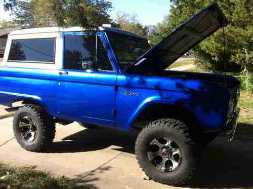1969 Early Bronco - Restored - No Reserve!!!! Beautiful Truck!, image 2