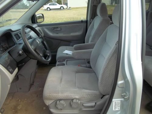 2003 Honda Odyssey 3 row seating 7 passenger van, image 4