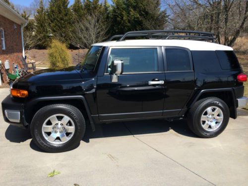 2008 toyota fj cruiser base sport utility 4-door 4.0l.  black diamond.