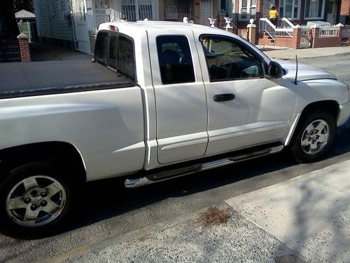 2005 dodge dakota laramie extended cab pickup 4-door 3.7l