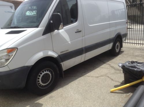 2007 dodge sprinter 2500 base standard cargo van 3-door 3.0l