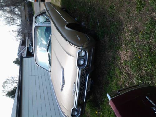 1962 ford thunderbird,gold, hardtop two-doors,v.8 390.0