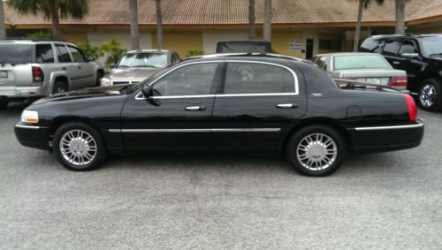 2007 lincoln town car signature black on black