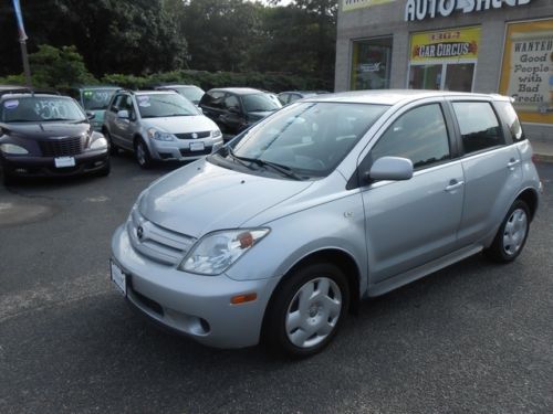 2005 scion xa automatic 4-door hatchback