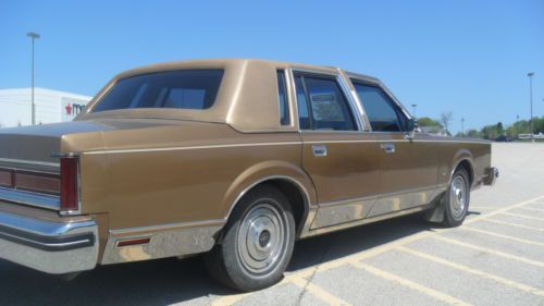 Lincoln town car four doors