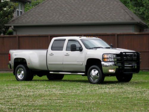 Crew cab dually ( ltz ) navigation! tv/dvd mint