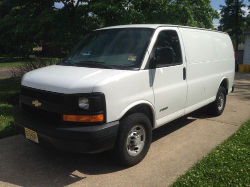 2006 chevrolet express 2500 base standard cargo van 4-door 4.8l 79k mint!