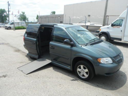 2006 dodge  grand caravan sxt handicapped wheelchair van 37000 miles by vmi