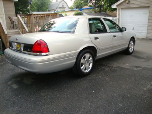 2011 ford crown victoria lx sedan 4-door 4.6l