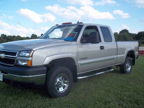 Beautiful 2007 silverado 2500hd lt classic/4x4/6.0 v-8/auto/low miles/tow pkg!!!