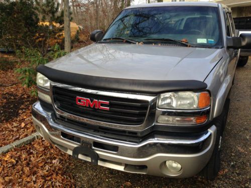 Gmc 2004 sierra slt 3500 4x4  crew cab pickup truck