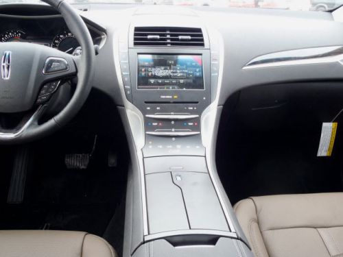 2014 lincoln mkz base