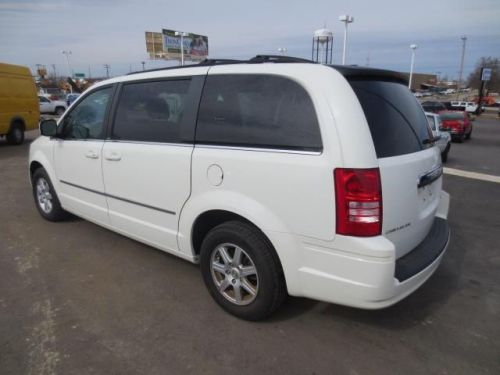 2010 chrysler town & country touring