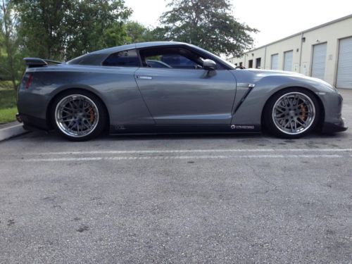 Nissan gtr r35 godzilla