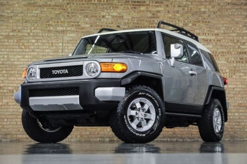 Rock solid off-road icon 2011 toyota fj cruiser with 25k miles wow!