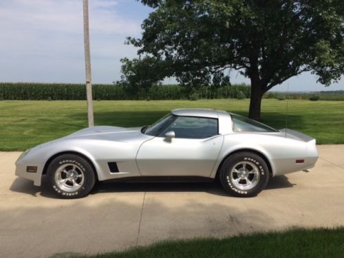 Silver 1981 corvette