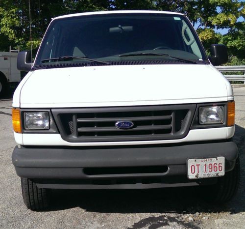 2004 ford e-250 base standard cargo van 2-door 4.7l v-8