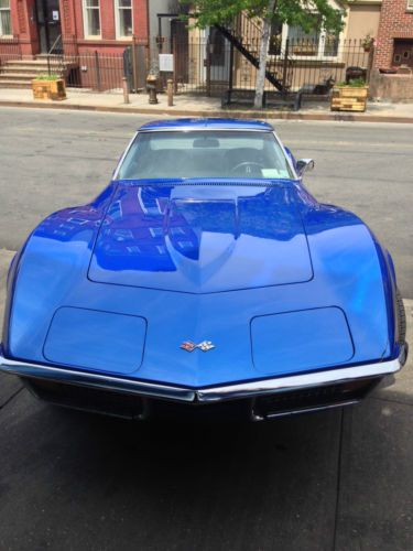 1972 chevrolet corvette t-tops