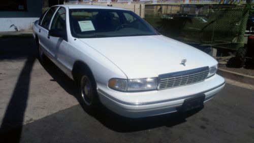1996 Chevrolet Caprice Classic Sedan 4-Door 4.3L, image 2